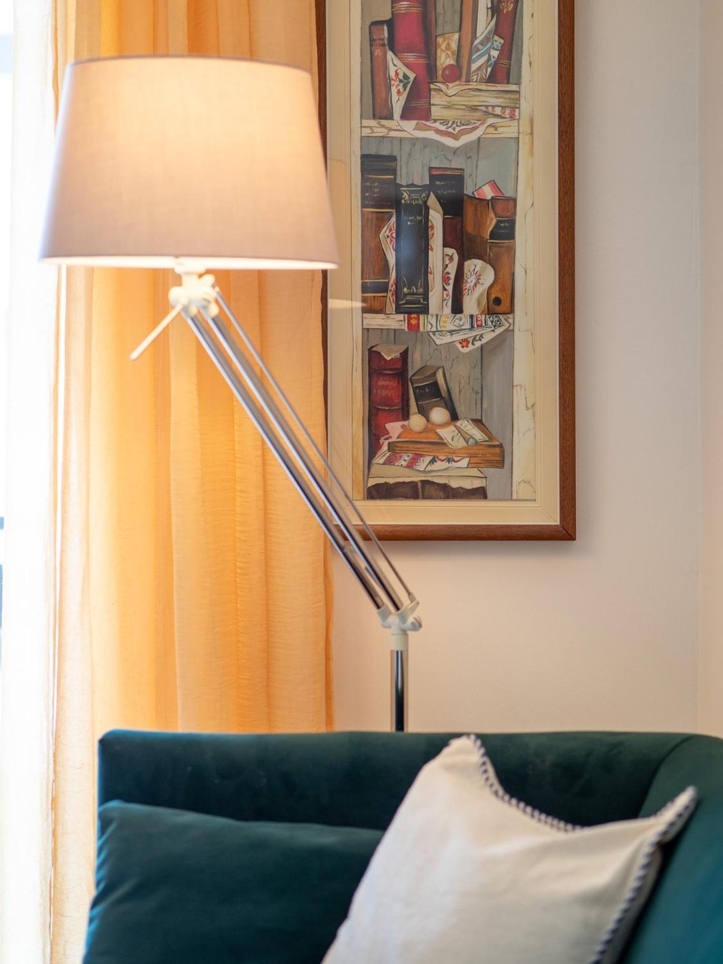 Stylish Flat With Balcony - 15 Min To Duomo Apartment Milan Bagian luar foto