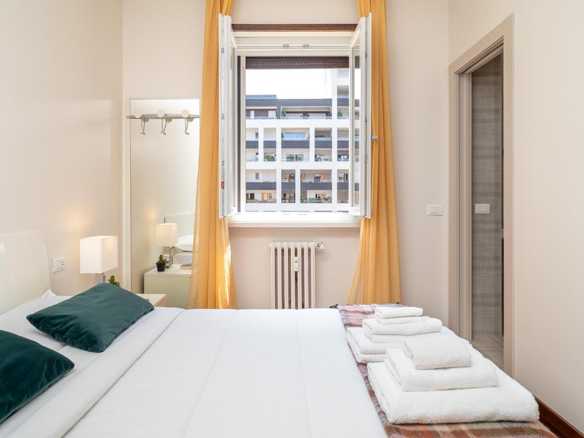 Stylish Flat With Balcony - 15 Min To Duomo Apartment Milan Bagian luar foto