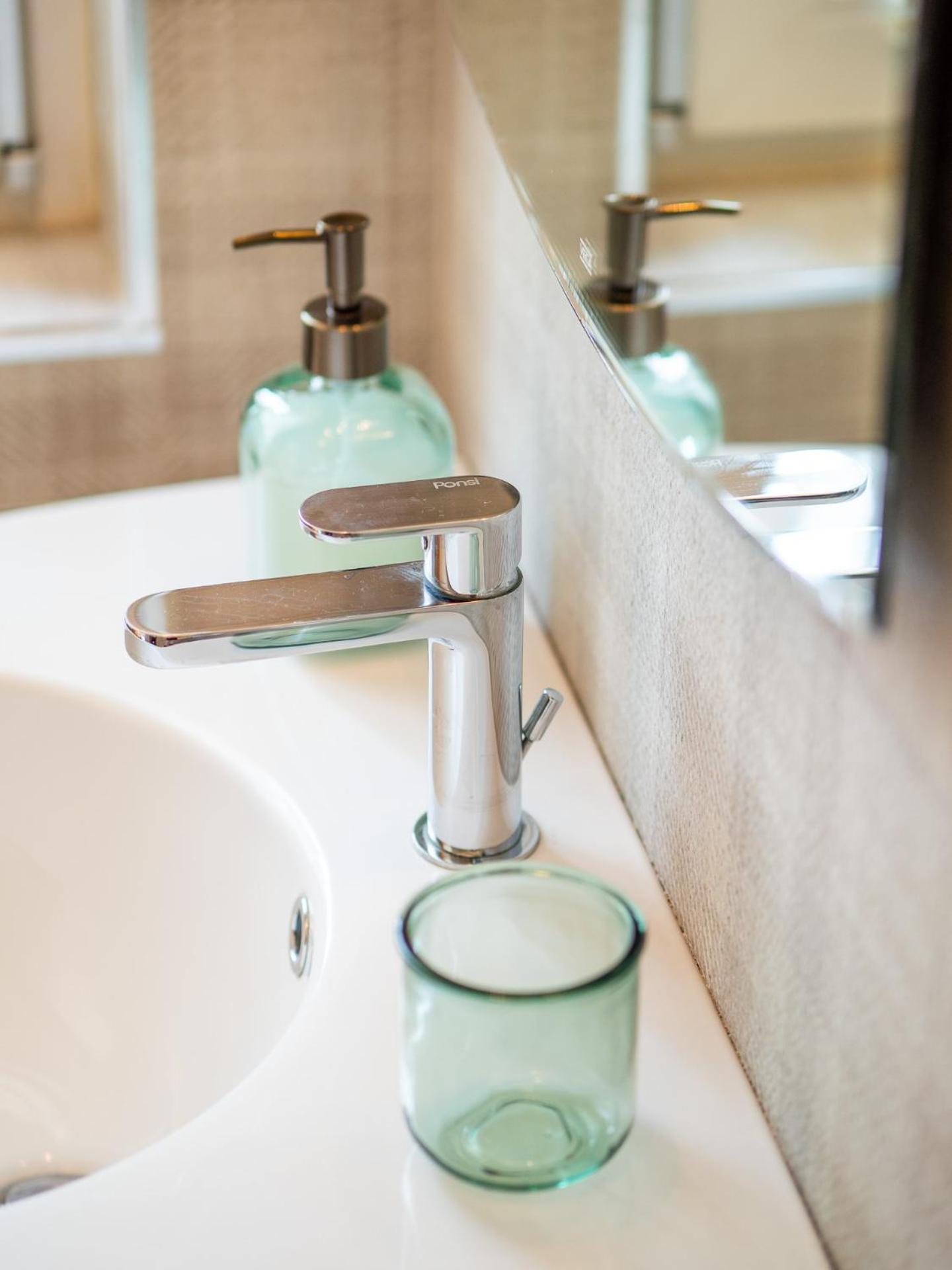 Stylish Flat With Balcony - 15 Min To Duomo Apartment Milan Bagian luar foto