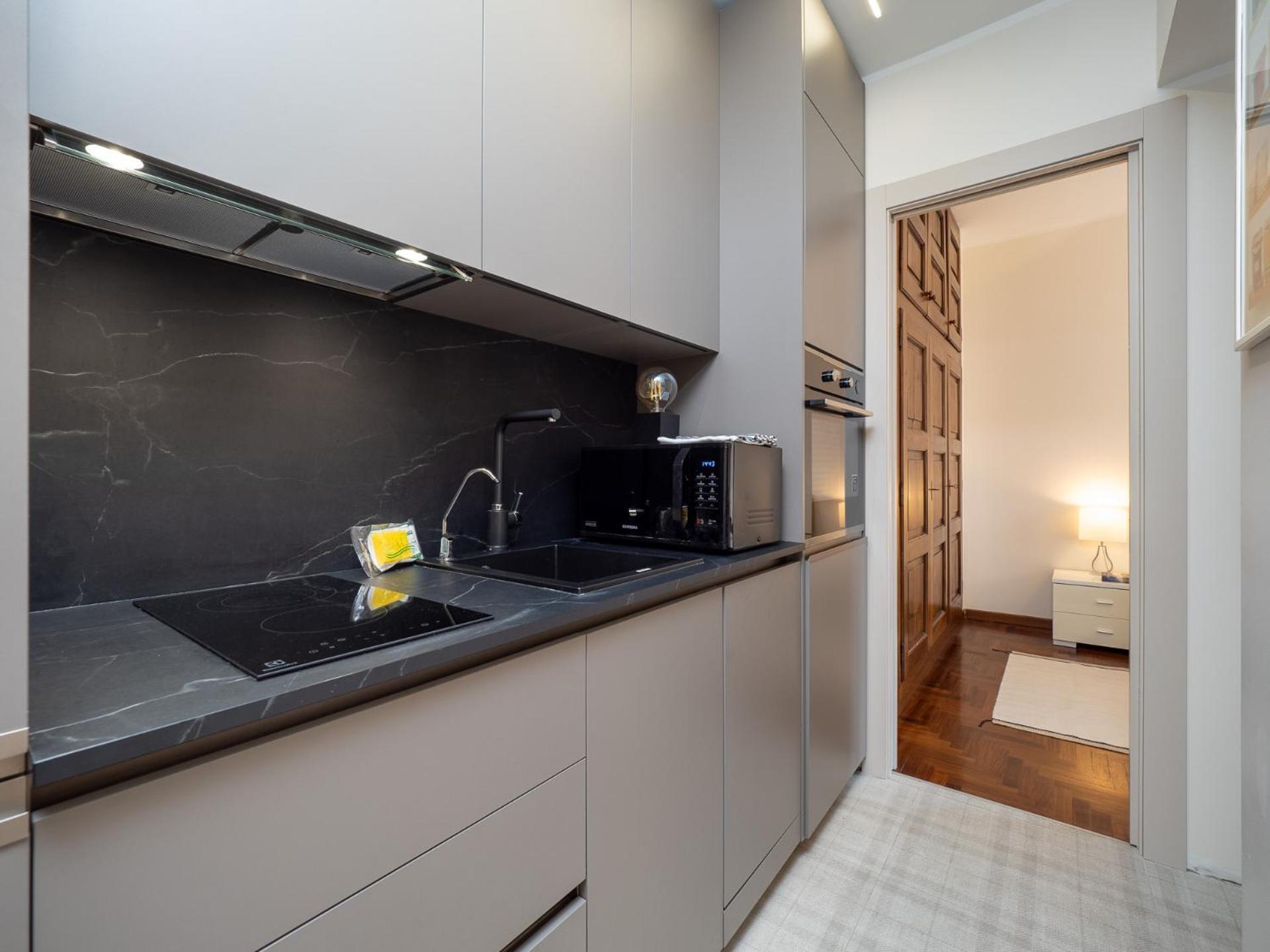 Stylish Flat With Balcony - 15 Min To Duomo Apartment Milan Bagian luar foto
