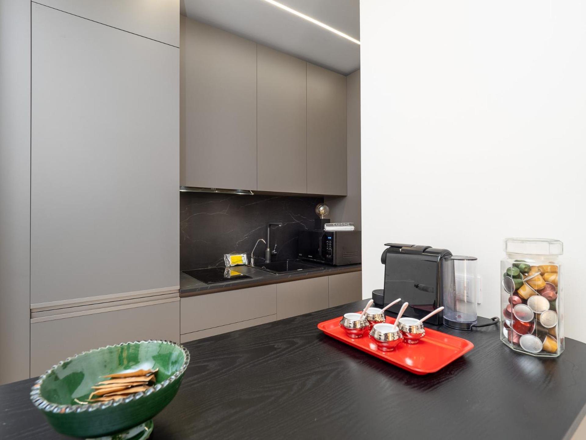 Stylish Flat With Balcony - 15 Min To Duomo Apartment Milan Bagian luar foto