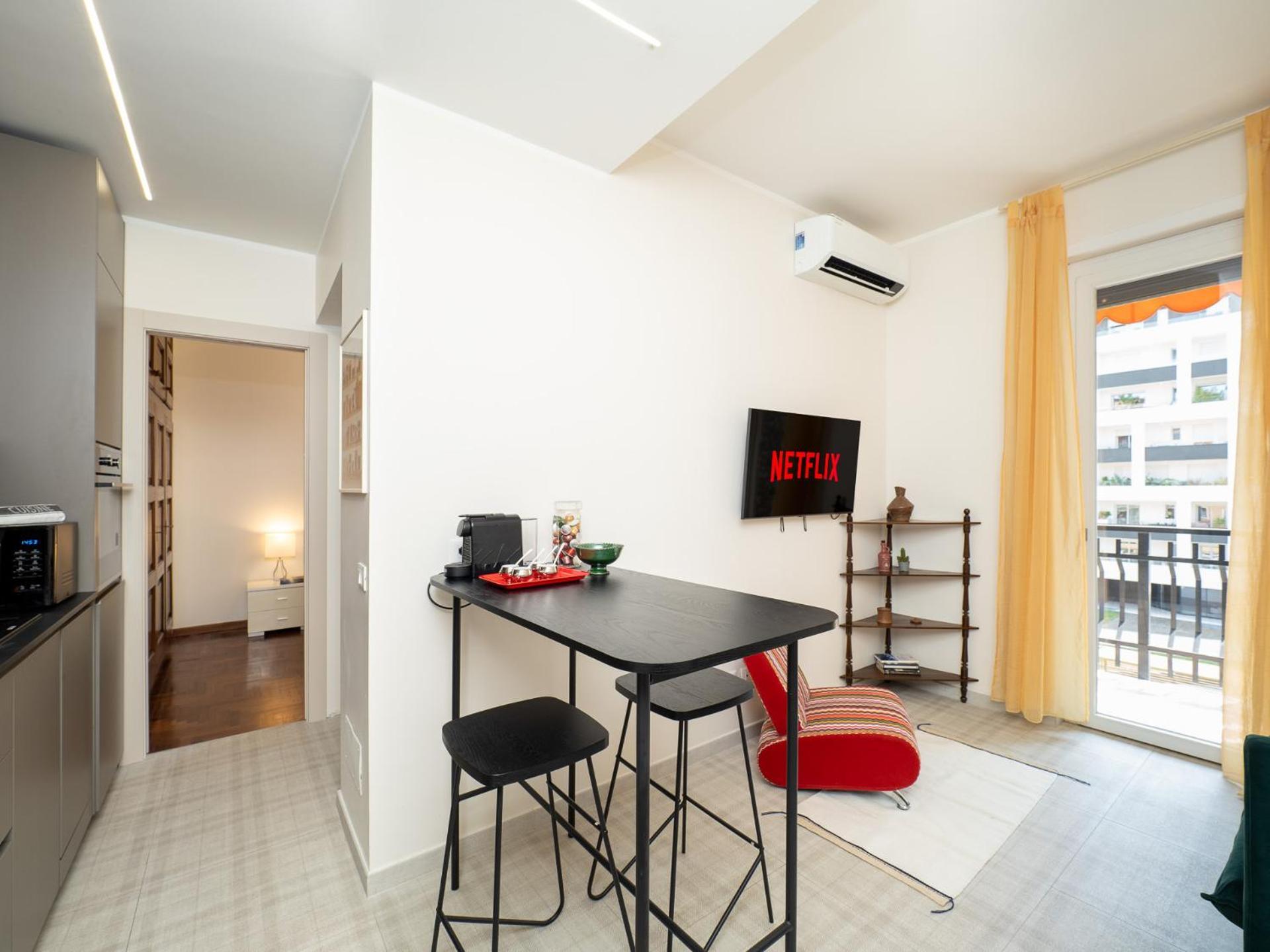 Stylish Flat With Balcony - 15 Min To Duomo Apartment Milan Bagian luar foto