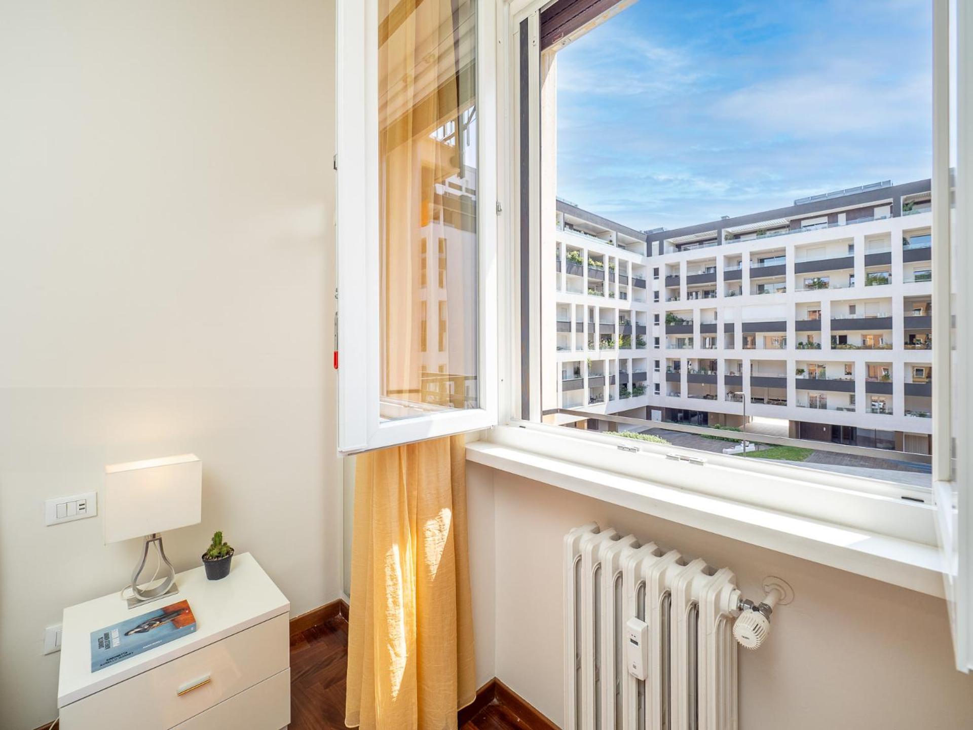 Stylish Flat With Balcony - 15 Min To Duomo Apartment Milan Bagian luar foto