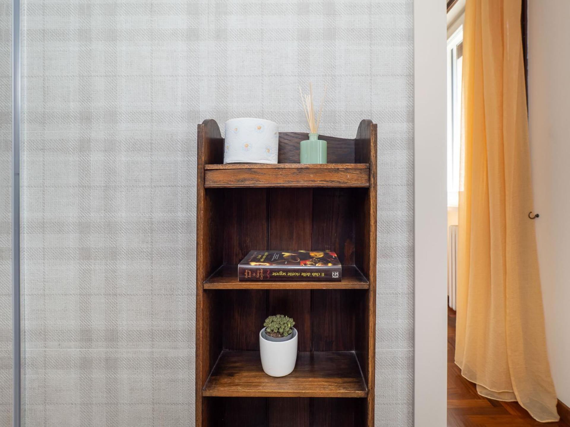 Stylish Flat With Balcony - 15 Min To Duomo Apartment Milan Bagian luar foto