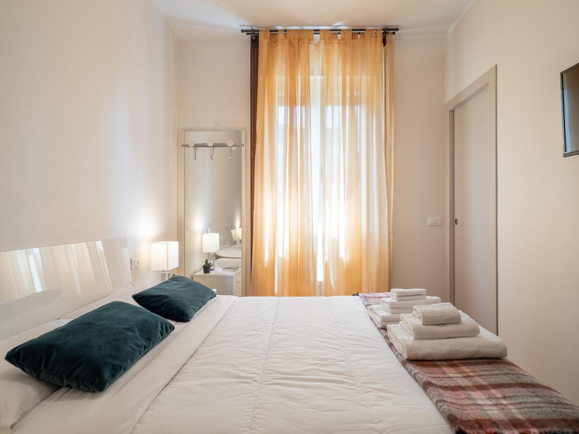 Stylish Flat With Balcony - 15 Min To Duomo Apartment Milan Bagian luar foto